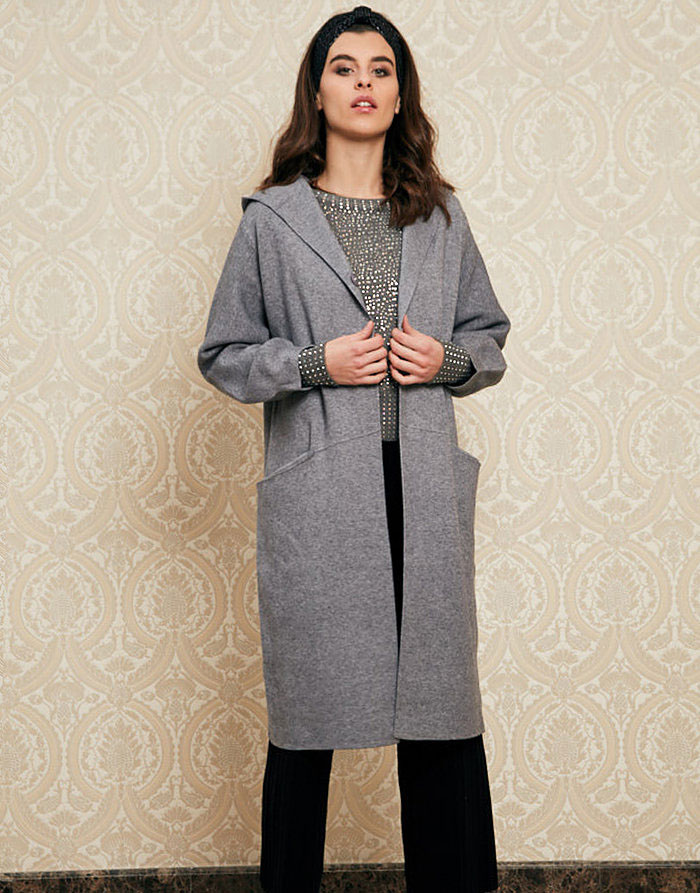 Abrigo gris capucha